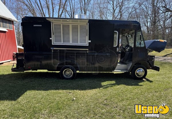 1992 P-30 All-purpose Food Truck Michigan Gas Engine for Sale