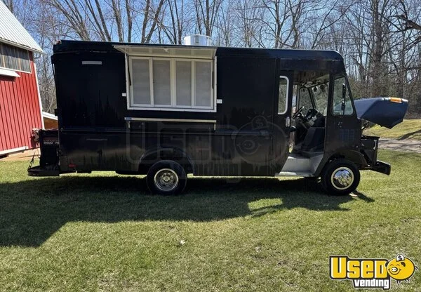 1992 P-30 All-purpose Food Truck Michigan Gas Engine for Sale