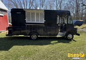 1992 P-30 All-purpose Food Truck Michigan Gas Engine for Sale