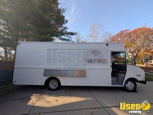 1992 P30 All-purpose Food Truck Work Table Wisconsin Diesel Engine for Sale