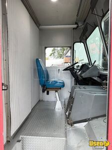 1992 P30 Mobile Boutique Truck Mobile Boutique Dressing Room Minnesota Gas Engine for Sale