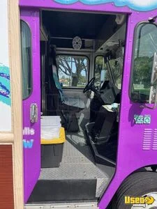 1992 P30 Shaved Ice Truck Snowball Truck Exterior Customer Counter California Gas Engine for Sale