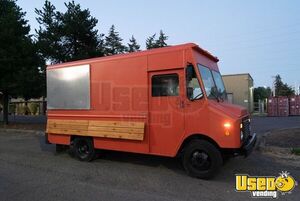 1992 P35 All-purpose Food Truck Diamond Plated Aluminum Flooring Oregon Diesel Engine for Sale