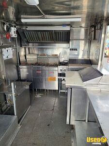 1992 Step Van Kitchen Food Truck All-purpose Food Truck Stainless Steel Wall Covers British Columbia Diesel Engine for Sale