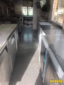 1993 Chasis Kitchen Food Truck All-purpose Food Truck Floor Drains Colorado Diesel Engine for Sale