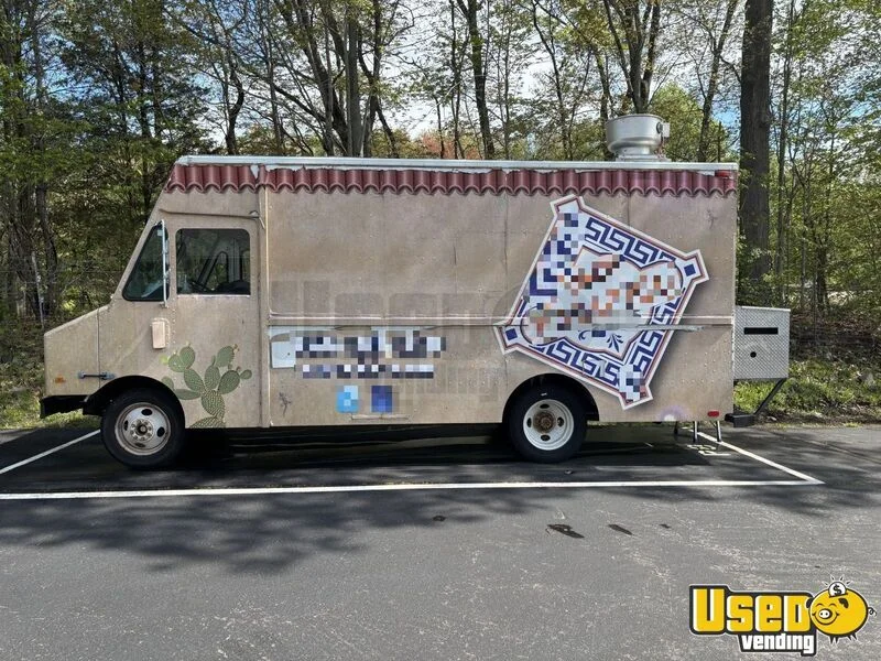 1993 P30 All-purpose Food Truck Connecticut Gas Engine for Sale
