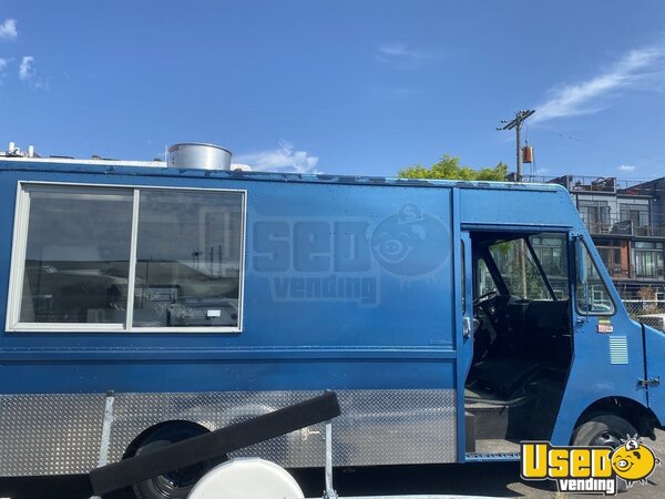 1993 P30 All-purpose Food Truck Washington Diesel Engine for Sale