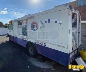 1993 P30 Ice Cream Truck Ice Cream Truck Concession Window New York Gas Engine for Sale