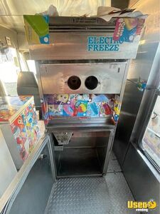 1993 P30 Ice Cream Truck Ice Cream Truck Electrical Outlets New York Gas Engine for Sale