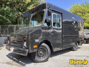 1993 P30 Mobile Art Gallery Truck Mobile Boutique California Diesel Engine for Sale
