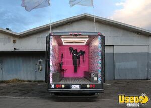 1993 P30 Mobile Art Gallery Truck Mobile Boutique Trailer Electrical Outlets California Diesel Engine for Sale