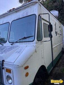 1993 P30 Step Van Kitchen Food Truck All-purpose Food Truck Air Conditioning Florida Diesel Engine for Sale