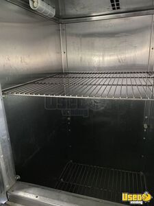 1993 P30 Step Van Kitchen Food Truck All-purpose Food Truck Electrical Outlets Florida Diesel Engine for Sale