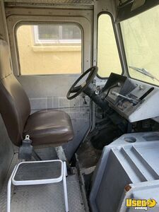 1993 P30 Step Van Kitchen Food Truck All-purpose Food Truck Exterior Customer Counter Florida Diesel Engine for Sale