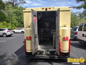 1993 P30 Step Van Kitchen Food Truck All-purpose Food Truck Floor Drains Florida Gas Engine for Sale