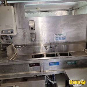 1993 P30 Step Van Kitchen Food Truck All-purpose Food Truck Hand-washing Sink Florida Gas Engine for Sale