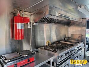 1993 P30 Step Van Kitchen Food Truck All-purpose Food Truck Stainless Steel Wall Covers Washington Gas Engine for Sale