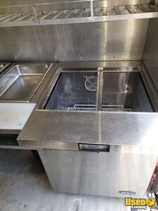 1993 P30 Step Van Kitchen Food Truck All-purpose Food Truck Surveillance Cameras Florida Gas Engine for Sale