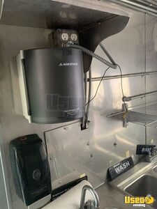 1993 P30 Step Van Kitchen Food Truck All-purpose Food Truck Transmission - Automatic Florida Diesel Engine for Sale