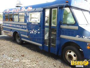 1993 Short School Bus Kitchen Food Truck Bustaurant All-purpose Food Truck Wisconsin Gas Engine for Sale