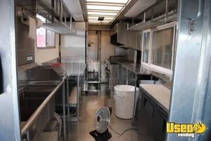 1994 26' P30 Step Van Kitchen Food Truck All-purpose Food Truck Prep Station Cooler Nevada Diesel Engine for Sale