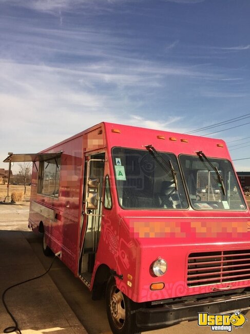 1994 Chevy P30 Catering Truck All-purpose Food Truck Missouri Gas Engine for Sale