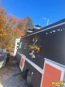 1994 Kitchen Food Truck All-purpose Food Truck Air Conditioning North Carolina Gas Engine for Sale