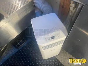 1994 Kitchen Food Truck All-purpose Food Truck Refrigerator North Carolina Gas Engine for Sale