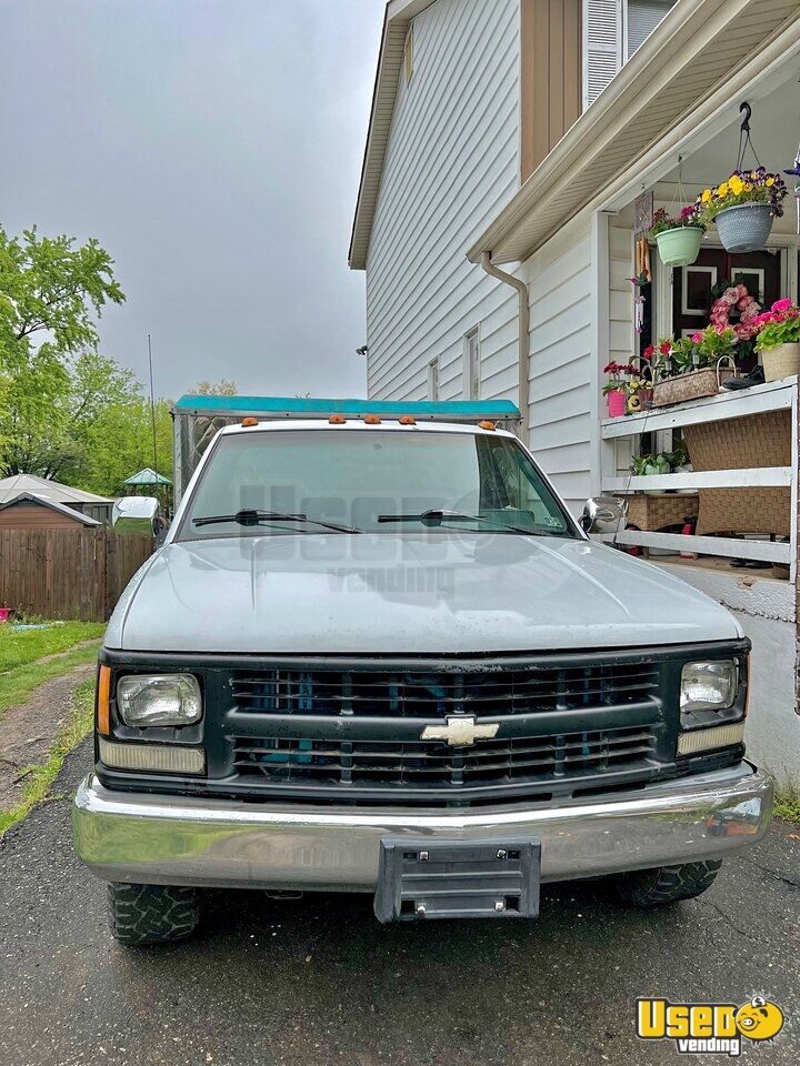 GMC Lunch Serving Food Truck Used Canteen Style Food Concession Truck