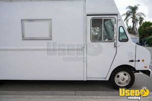 1994 P30 All-purpose Food Truck All-purpose Food Truck Cabinets California Diesel Engine for Sale