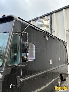 1994 P30 All-purpose Food Truck Diamond Plated Aluminum Flooring Georgia Gas Engine for Sale