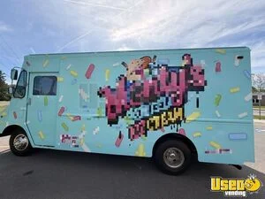 1994 P30 Ice Cream Truck Concession Window New York Gas Engine for Sale