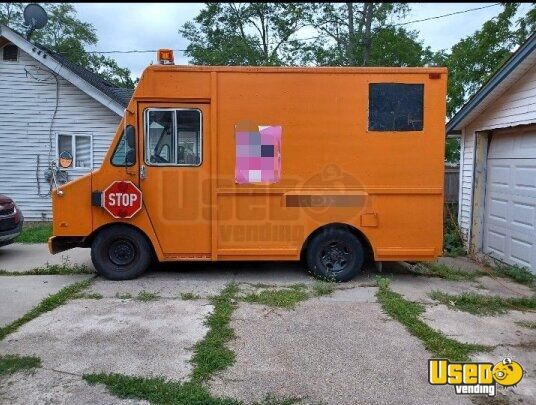 1994 P30 Ice Cream Truck Ice Cream Truck Michigan Gas Engine for Sale