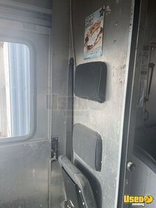 1994 P30 Step Van Kitchen Food Truck All-purpose Food Truck Hot Water Heater Oregon Diesel Engine for Sale