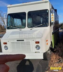 1994 P30 Step Van Kitchen Food Truck All-purpose Food Truck Insulated Walls Massachusetts Diesel Engine for Sale