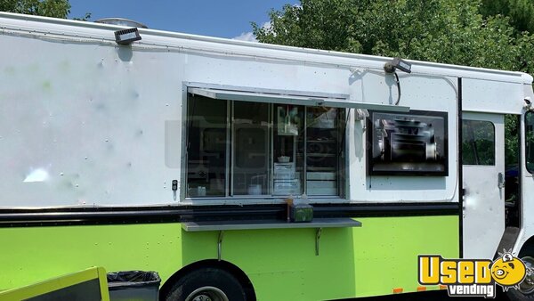 1994 P30 Step Van Kitchen Food Truck All-purpose Food Truck Massachusetts Diesel Engine for Sale