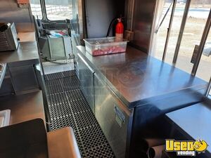 1994 P30 Step Van Kitchen Food Truck All-purpose Food Truck Refrigerator Massachusetts Diesel Engine for Sale
