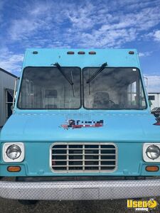 1994 P30 Step Van Kitchen Food Truck All-purpose Food Truck Stainless Steel Wall Covers Oregon Diesel Engine for Sale