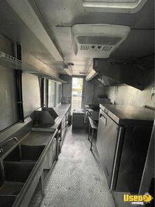 1994 P30 Step Van Kitchen Food Truck All-purpose Food Truck Stainless Steel Wall Covers Utah Gas Engine for Sale