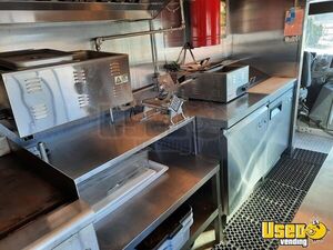 1994 P30 Step Van Kitchen Food Truck All-purpose Food Truck Upright Freezer Massachusetts Diesel Engine for Sale