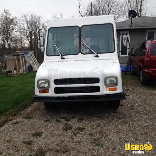 1994 Utilimaster Aeromate All-purpose Food Truck Removable Trailer Hitch Michigan Gas Engine for Sale