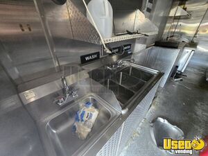 1995 All-purpose Food Truck Insulated Walls Tennessee Gas Engine for Sale