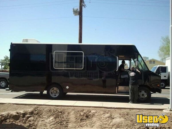 1995 Chevy P30 Kitchen Food Trailer Arizona Diesel Engine for Sale