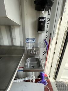 1995 Ford F800 Pizza Food Truck Exterior Work Lights Wyoming Diesel Engine for Sale