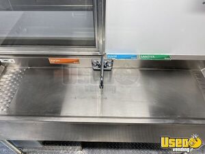 1995 P-30 All-purpose Food Truck Hand-washing Sink Virginia Diesel Engine for Sale
