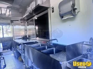 1995 P 30 All-purpose Food Truck Prep Station Cooler Virginia Diesel Engine for Sale