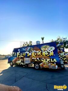 1995 P30 All-purpose Food Truck Stainless Steel Wall Covers Arizona Diesel Engine for Sale
