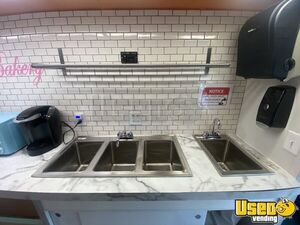 1995 P30 Bakery Food Truck Hot Water Heater North Carolina Gas Engine for Sale