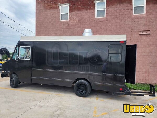 1995 P30 Food Truck All-purpose Food Truck Illinois Gas Engine for Sale