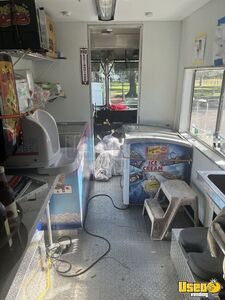 1995 P30 Ice Cream And Shaved Ice Truck Snowball Truck Electrical Outlets Florida Diesel Engine for Sale